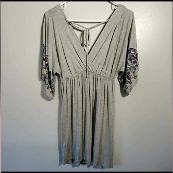 Monteau Gray Lowcut Neckline Floral Dress - Picture 4 of 6